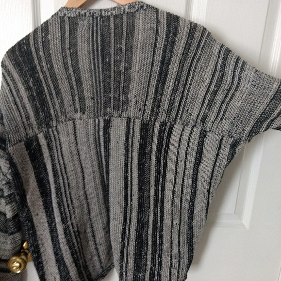 Black and White Textured Cardigan - Picture 2 of 3